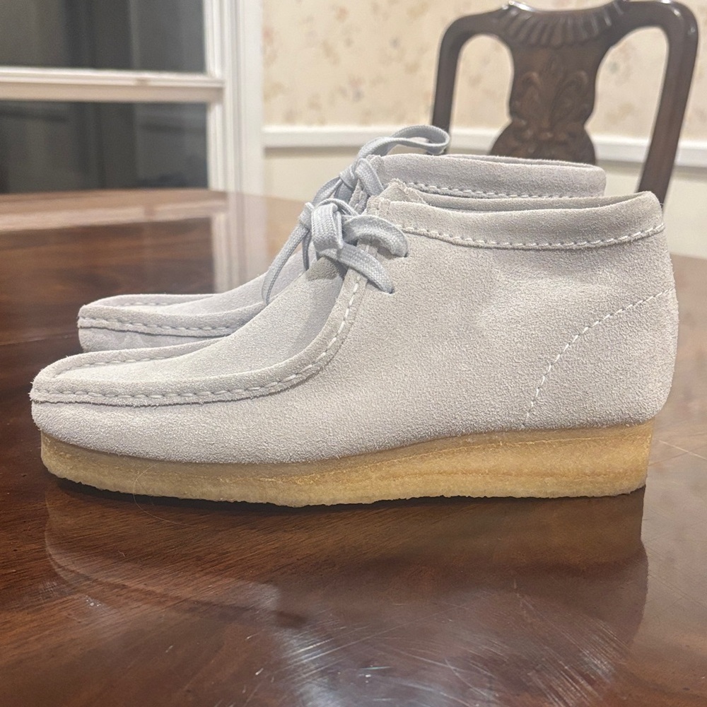 Clarks Women's Light Gray Suede Moccasins